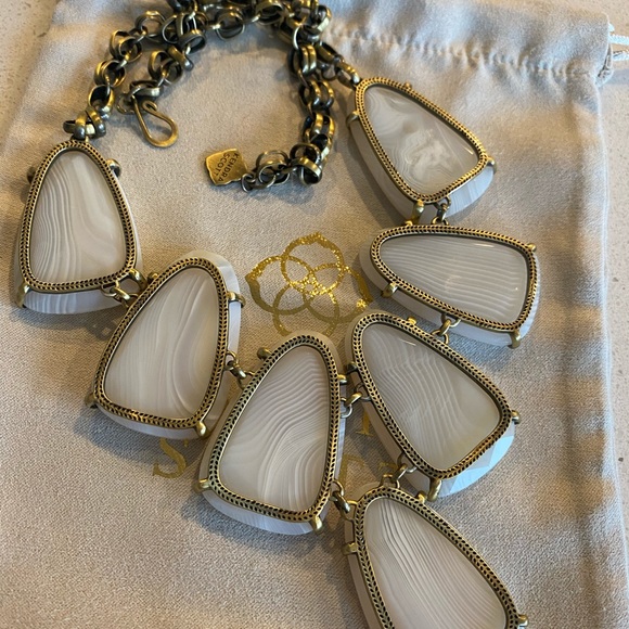 Kendra Scott Harlow in White Banded Agate - Picture 3 of 5